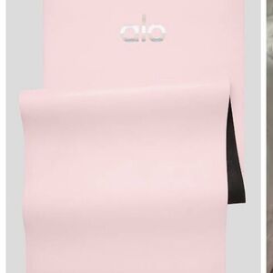 ALO Yoga Pink warrior mat